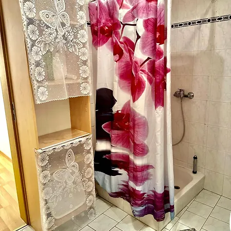 Ferienzimmer Healing Und Montuerwohnung Rum i privatbostad